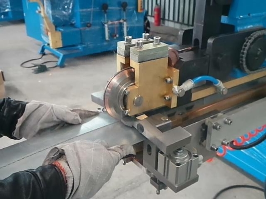 Équipement droit 9m/Min de soudage par points de résistance de couture de conduit d'air