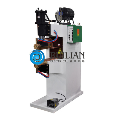 Machine de soudure à faible teneur en carbone 100KVA de tache d'acier de tôle de série de RF-D